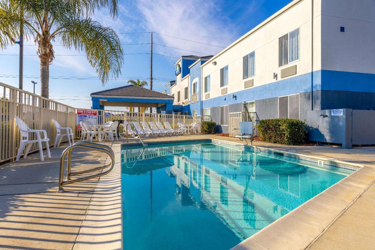 Days Inn By Wyndham Lathrop Exterior photo