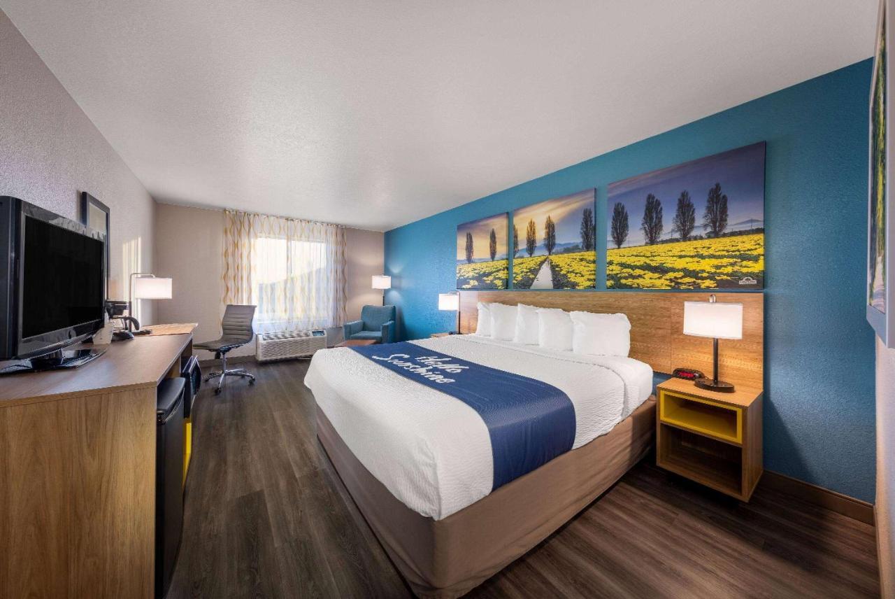 Days Inn By Wyndham Lathrop Exterior photo