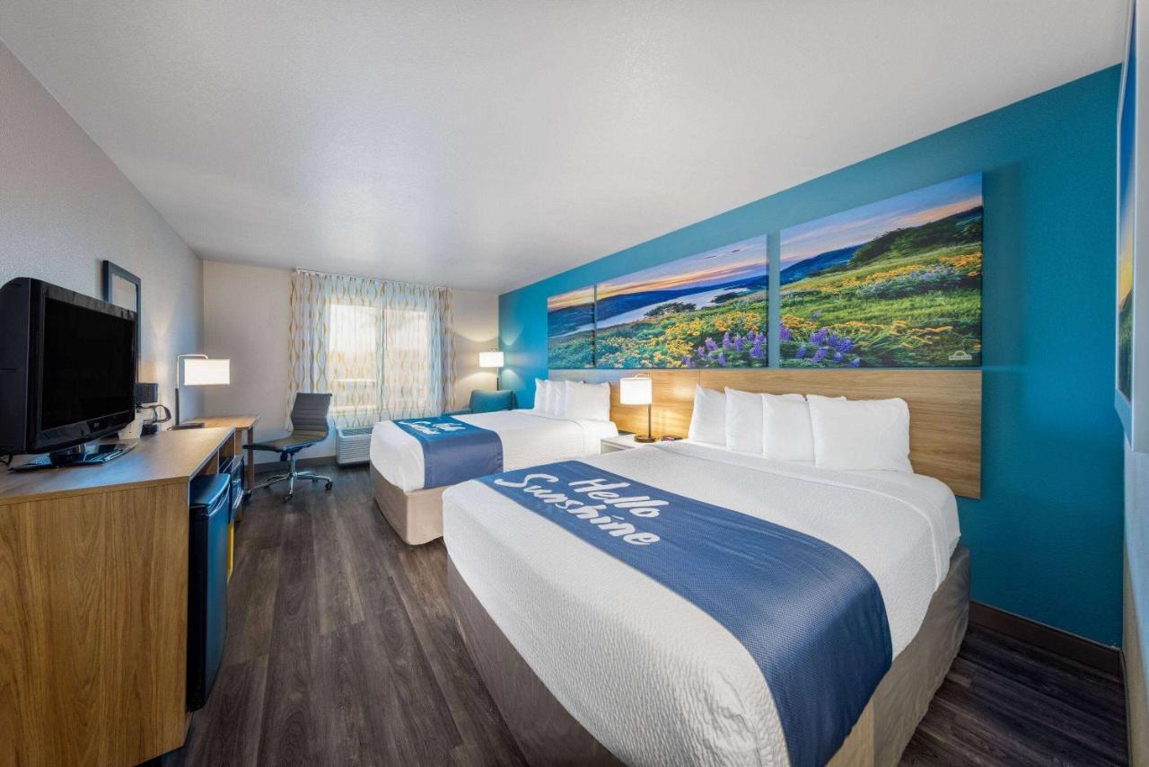 Days Inn By Wyndham Lathrop Exterior photo