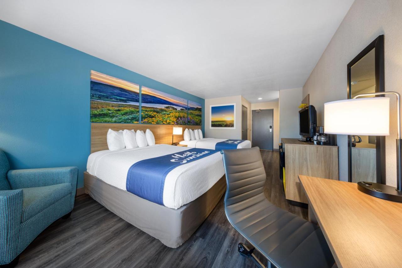 Days Inn By Wyndham Lathrop Exterior photo
